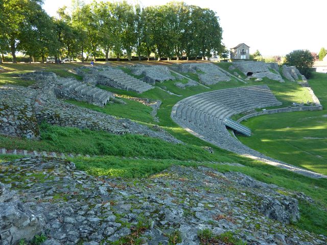 Le Théâtre d'Augustodunum - Crédit Photo : Wikipédia