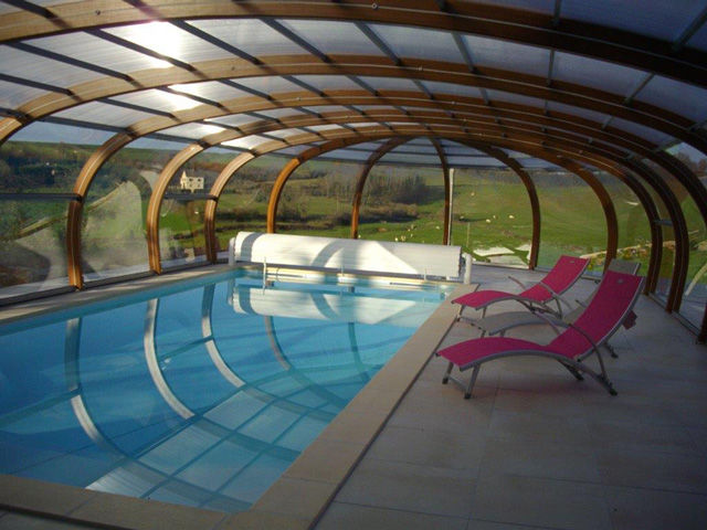 La Poriotte : Notre piscine couverte pour les chambres d'hôtes et le gîte